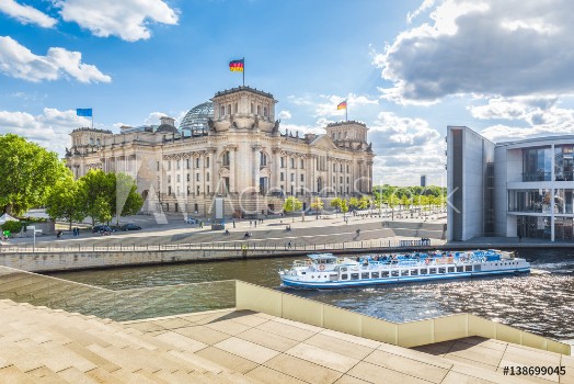 Image de Berlin government district with Reichstag and ship on Spree river in summer Berlin Mitte Germany